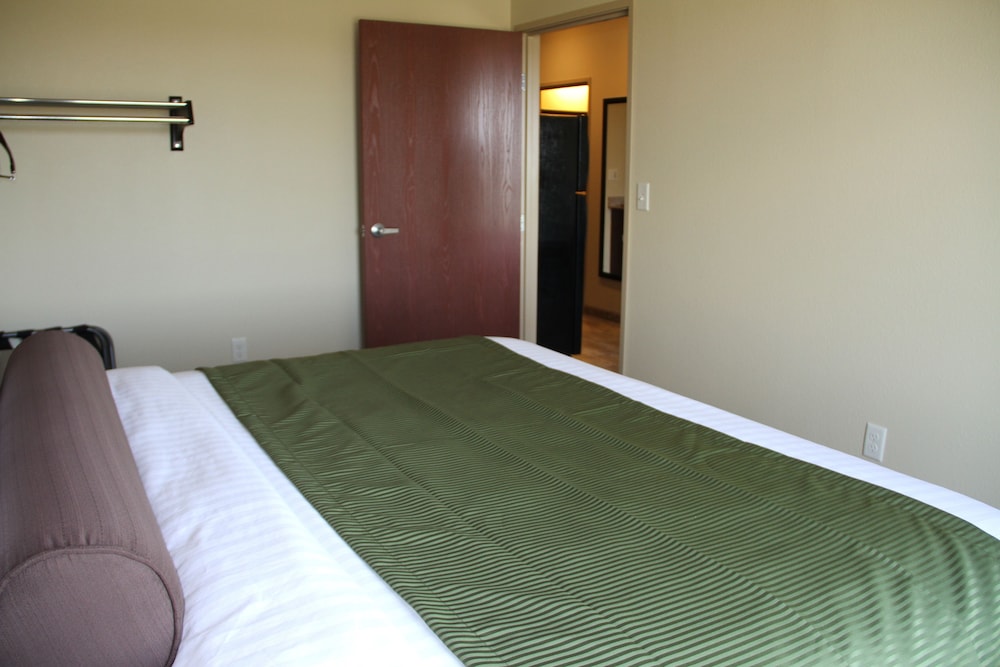 Cobblestone Hotel & Suites Devils Lake - photo 17