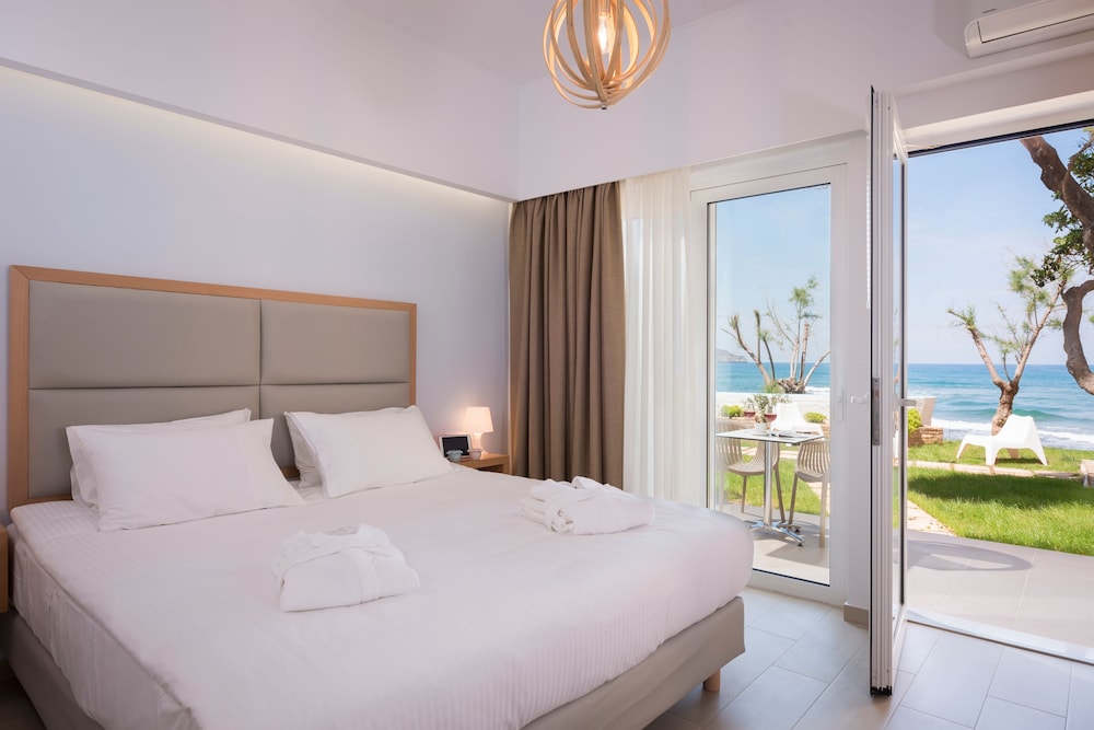 Hermes Beach Front - carbon neutral hotel in Chania