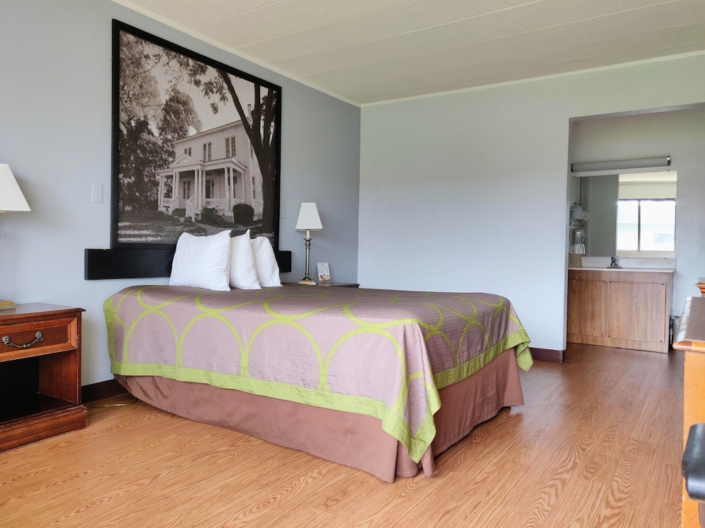 Sprucewood Inn - photo 5