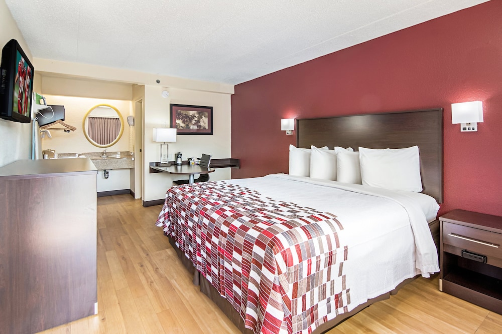 Red Roof Inn Hampton Coliseum & Convention Center - photo 2