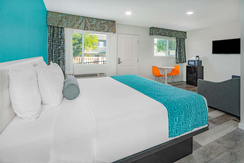 Howard Johnson Suites by Wyndham San Diego Chula Vista BayFt - photo 13
