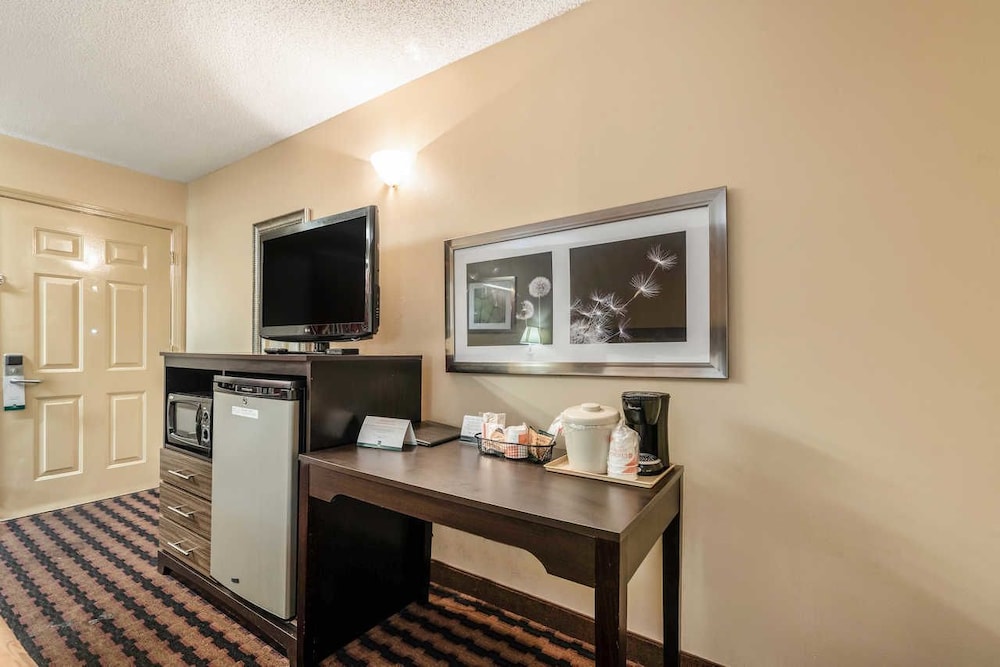 Quality Inn Decatur River City - photo 11