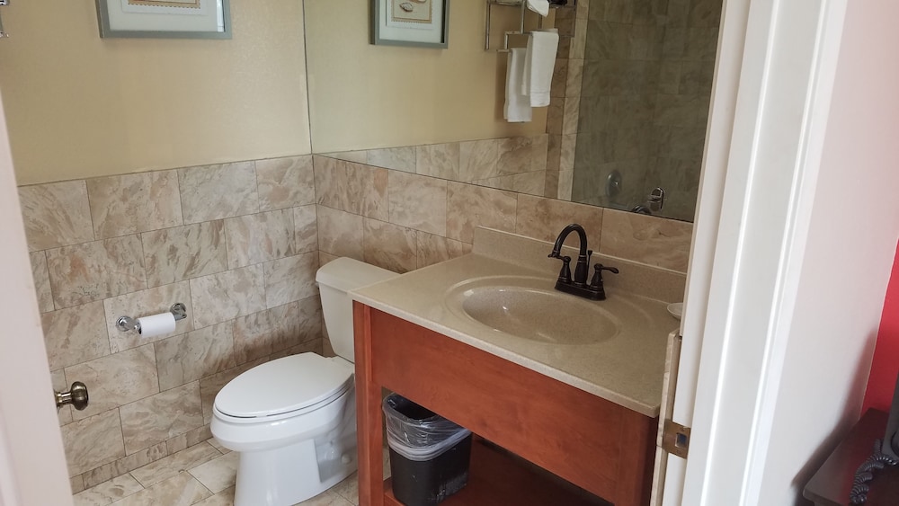 Malibu Country Inn - photo 42