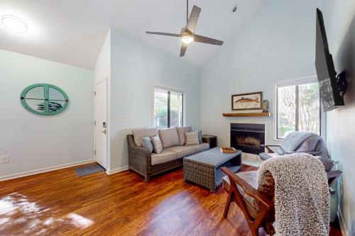 Maple Leaves 30 Day Rental — 4-Star Luxury Hotel in Charleston, United States