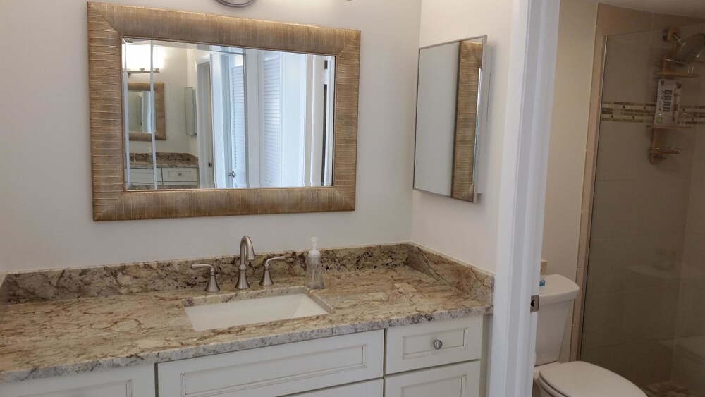 South Seas Tower 3 1009 - photo 15