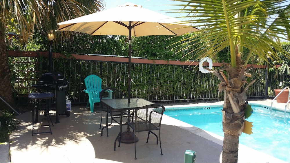 Palm Breeze Hotel - photo 40