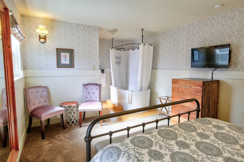 Hotel Charlotte - photo 13
