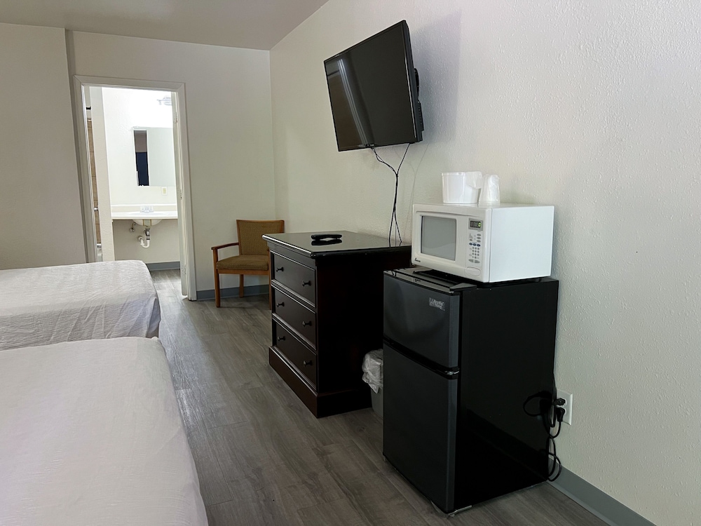 The Junction Hotel and Hostel - photo 19
