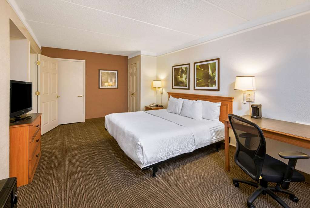 La Quinta Inn by Wyndham San Antonio Market Square - photo 11