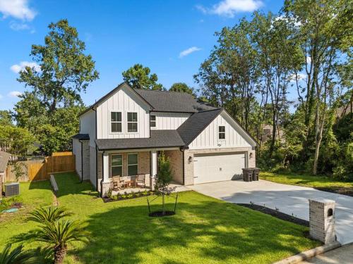 New Listing Modern Lake Conroe Oasis — Montgomery