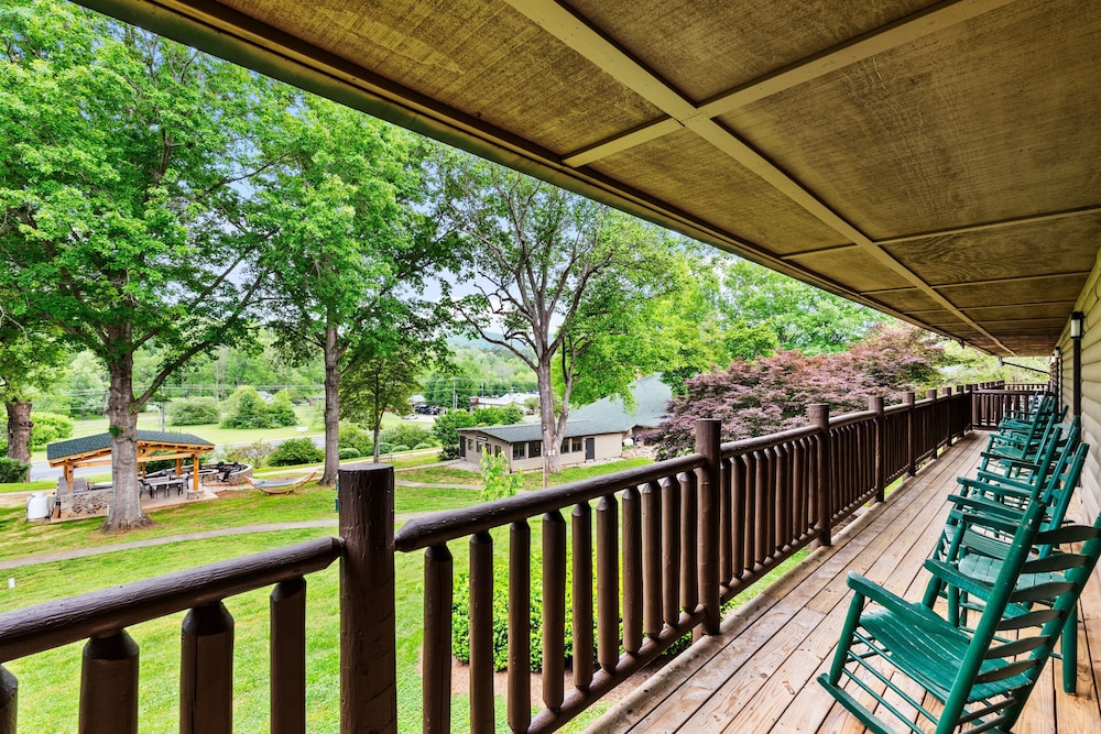 Tremont Lodge & Resort - photo 112