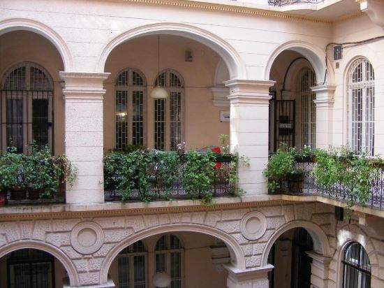 Yolo Hostel — 4-Star Luxury Hotel in Budapest, Hungary