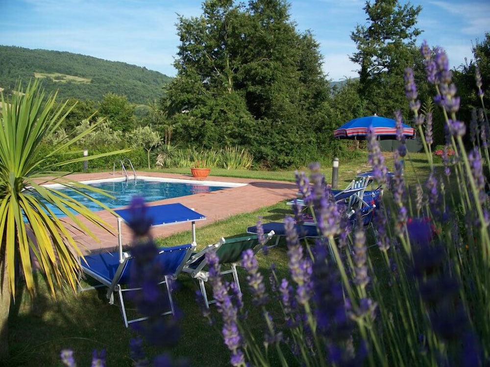 Agriturismo Santa Caterina — 4-Star Luxury Hotel in Castelnuovo Di Val Di Cecina, Italy