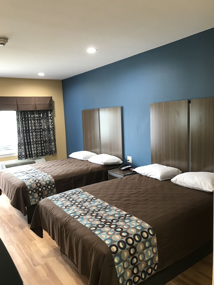 Deluxe Inn & Suites Baytown - photo 13