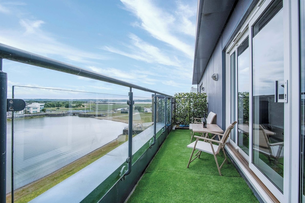Skyline Duplex Penthouse Llanelli — 4-Star Luxury Hotel in Llanelli, United Kingdom