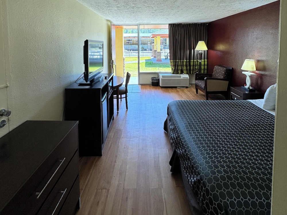 Budgetel Inn Phenix City - photo 15