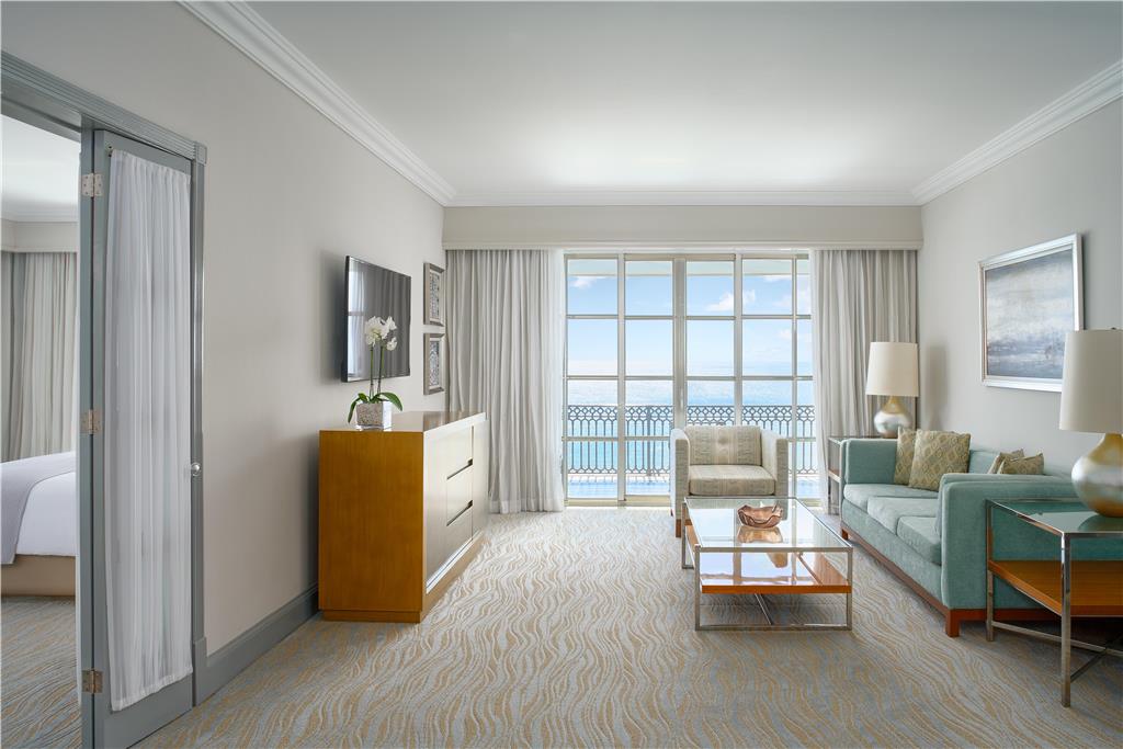 KICUN1_Panoramic Suite Living Room.jpeg