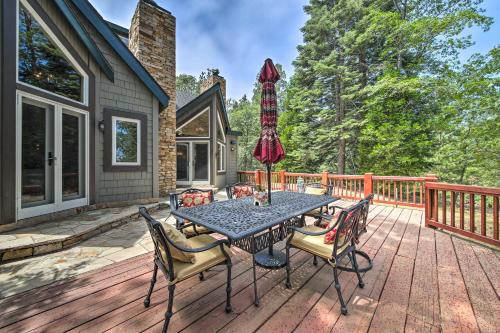 Incredible Lake Arrowhead Home with Views and Decks — 4-Star Luxury Hotel in Lake Arrowhead, United States