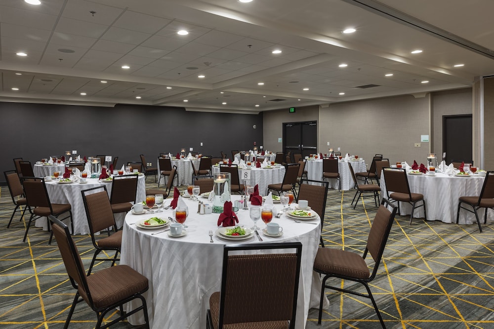 Holiday Inn Hotel & Suites Atlanta Airport North by IHG - photo 60