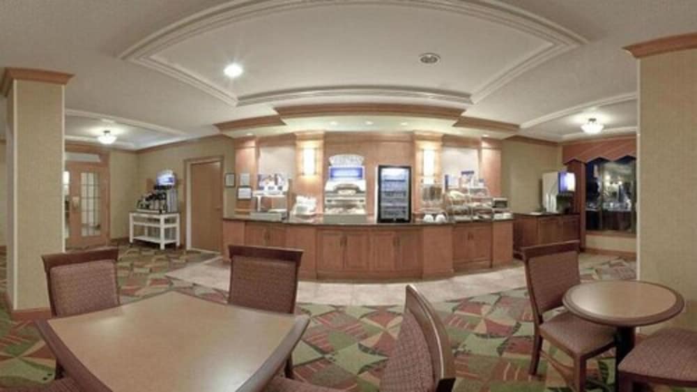 Holiday Inn Express & Suites Forest by IHG - photo 16