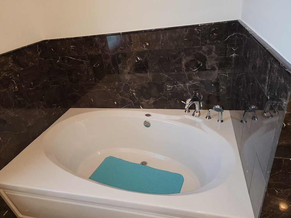 The Starlight Tower Ocean Breeze Suite 1 Bedroom Apartment Hotel by RedAwning - photo 12