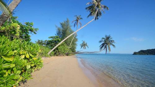 Hidden Beach Resort - carbon neutral hotel in Trat