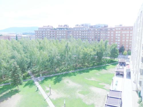 Apartamento luminoso funcional y amplio en zona hospitalaria — 4-Star Luxury Hotel in Pamplona, Spain