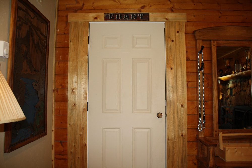 The Historic Wapiti Lodge - photo 21