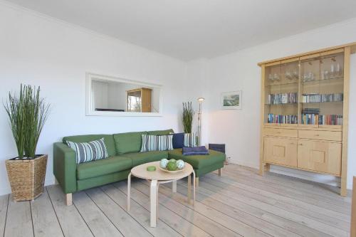 Haus an der Strandallee 112 Haus an der Strandallee 112 Appartement 7 — 4-Star Luxury Hotel in Scharbeutz, Germany