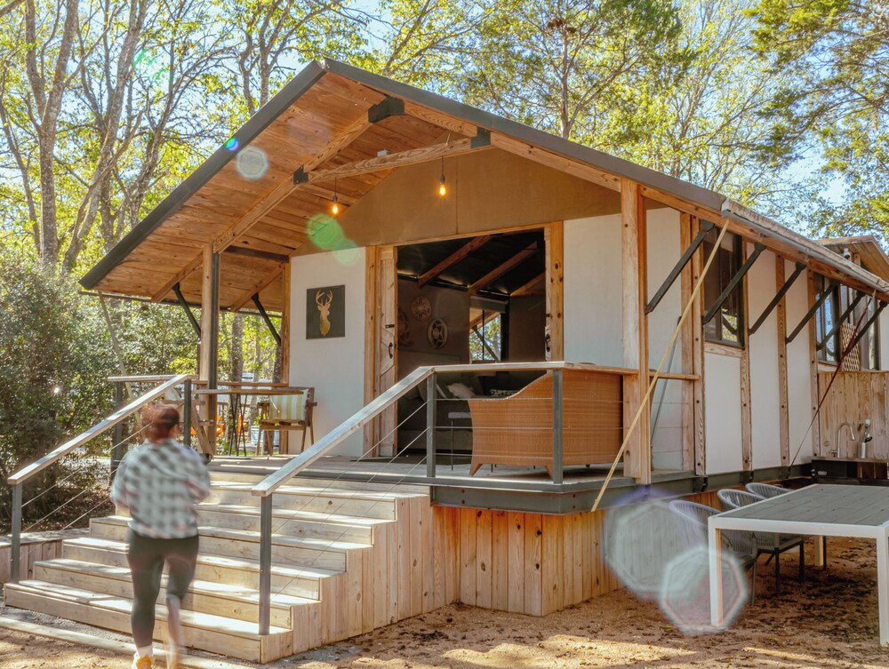 Glat Austin - carbon neutral hotel in Bastrop