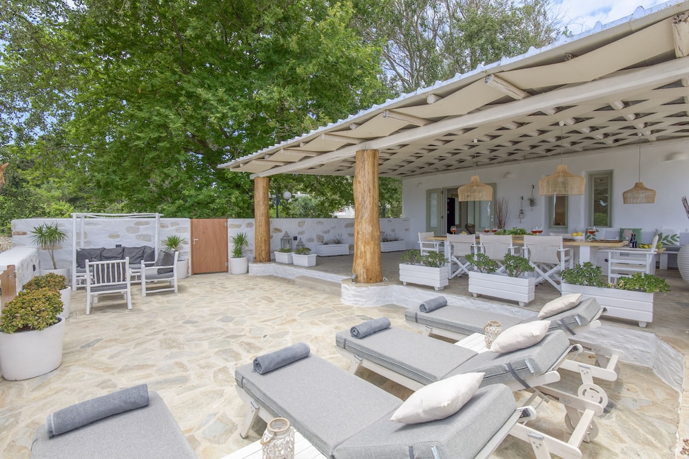 Arethousa House — 4-Star Luxury Hotel in Paros, Greece