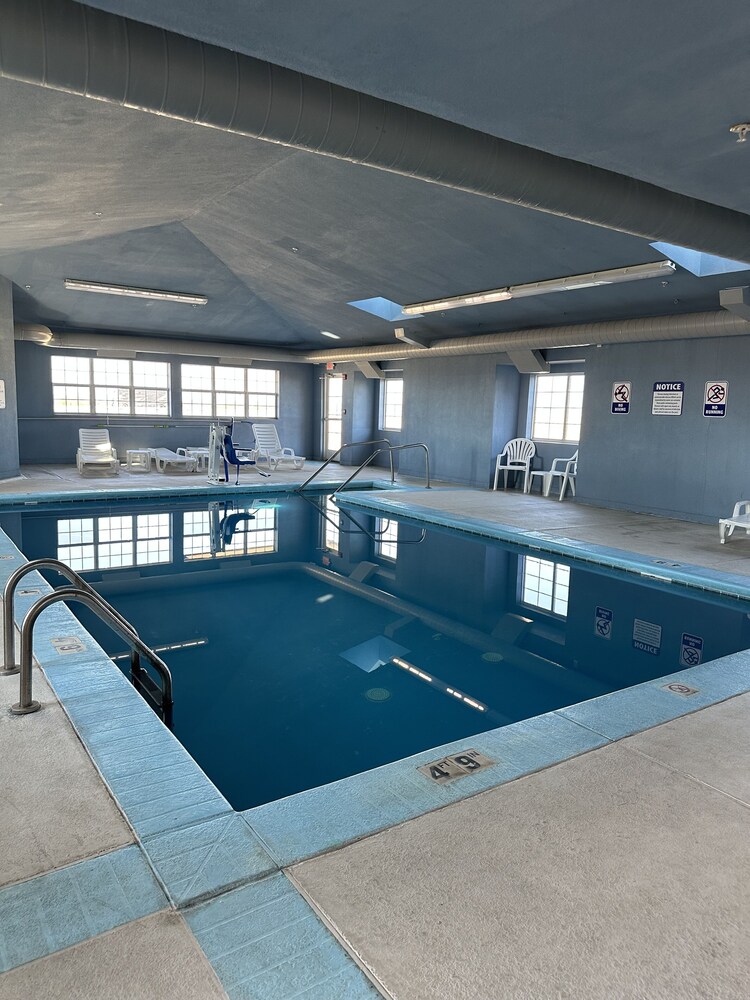 Sugar Creek Inn & Suites - photo 8