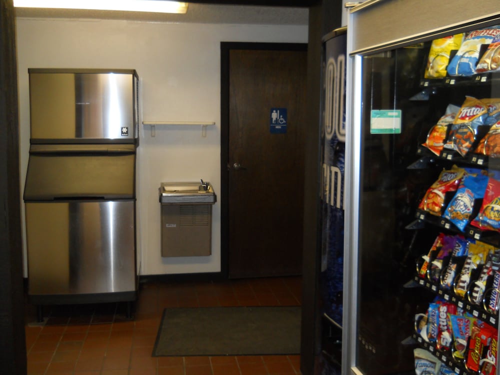 Value Inn Milwaukee Airport South - photo 26