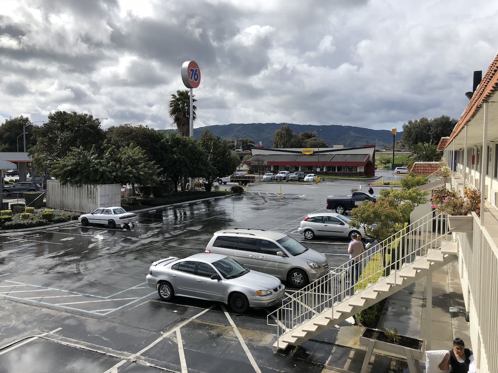 Gilroy Inn - photo 26