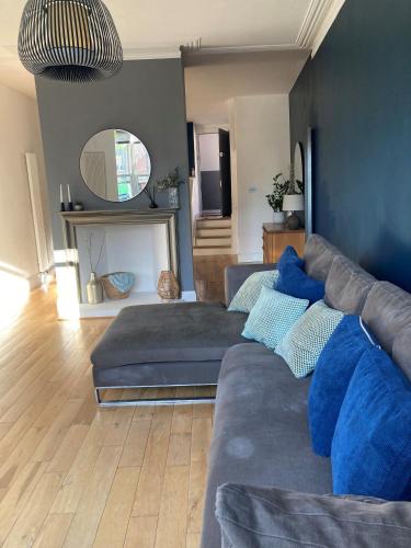 The Clock Tower Apartment Spacious Modern 2 Bedroom Apartment Southsea with Free parking sleeps 4 in Portsmouth, United Kingdom