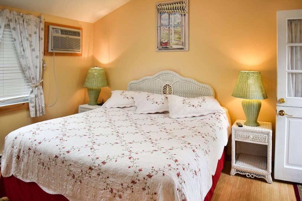 Shorelands Guest Resort and Cottages in Kennebunk, United States