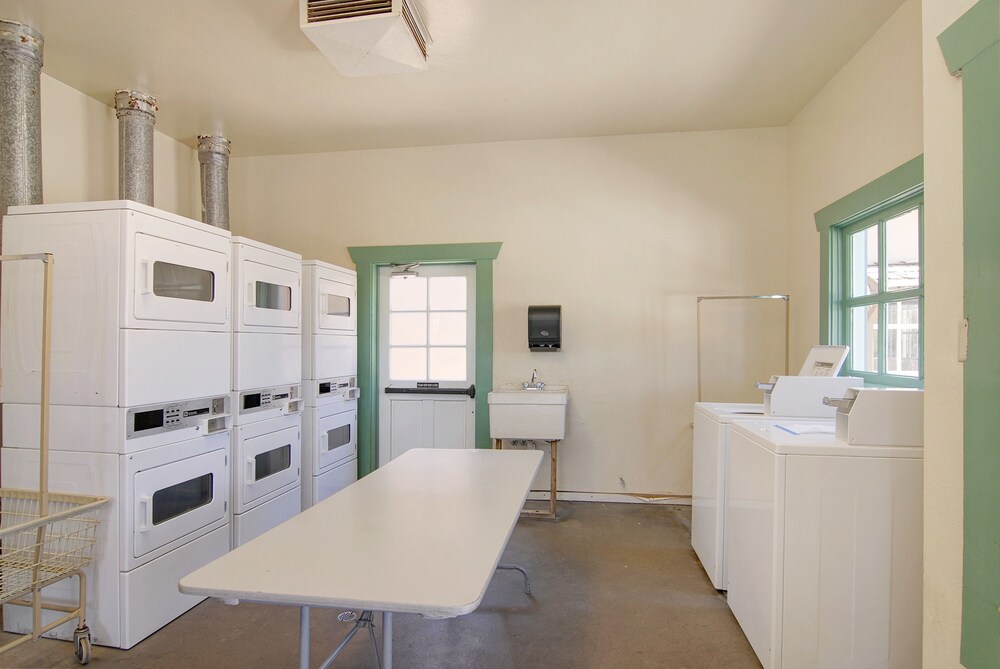Palm Canyon Hotel & RV Resort - photo 75