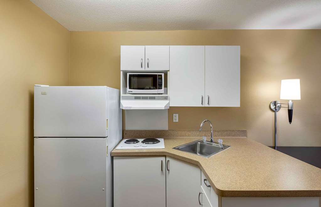 Extended Stay America Select Suites Milwaukee Waukesha - photo 11