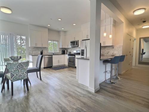 Sonoma Grove Suites — 4-Star Luxury Hotel in Sonoma, United States