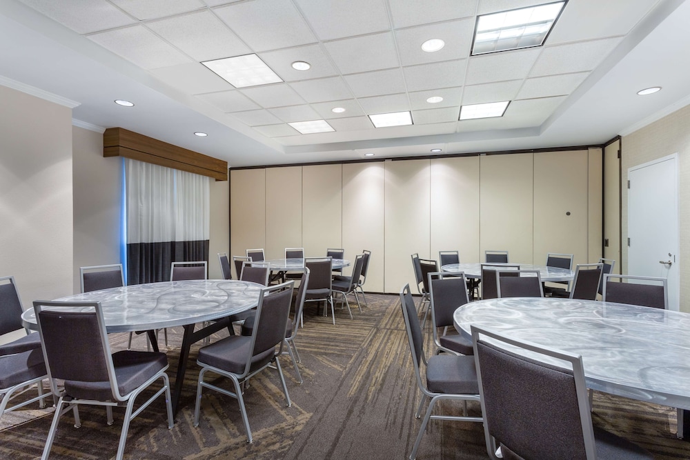 Hilton Garden Inn Islip MacArthur Airport - photo 26