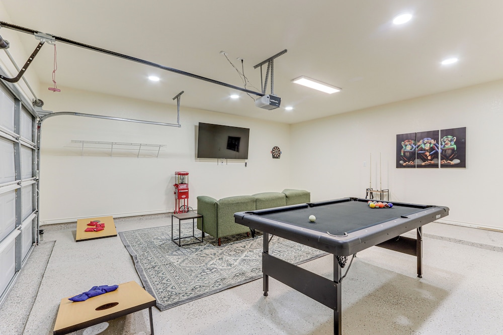 Game Room Hot Tub & Grill: Afton Retreat — 4-Star Luxury Hotel in Afton, United States