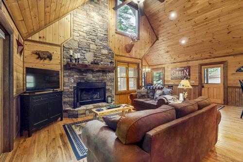 Serenity Lodge — 4-Star Luxury Hotel in Ellijay, United States