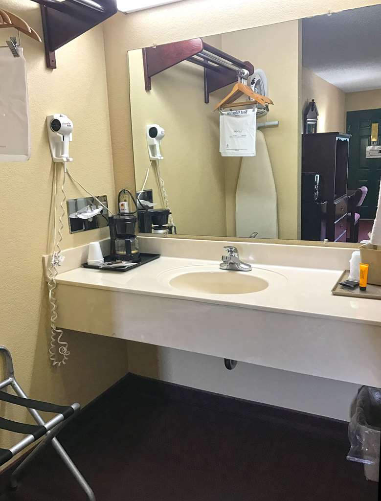 Americas Best Value Inn & Suites Maumelle North Little Rock - photo 11