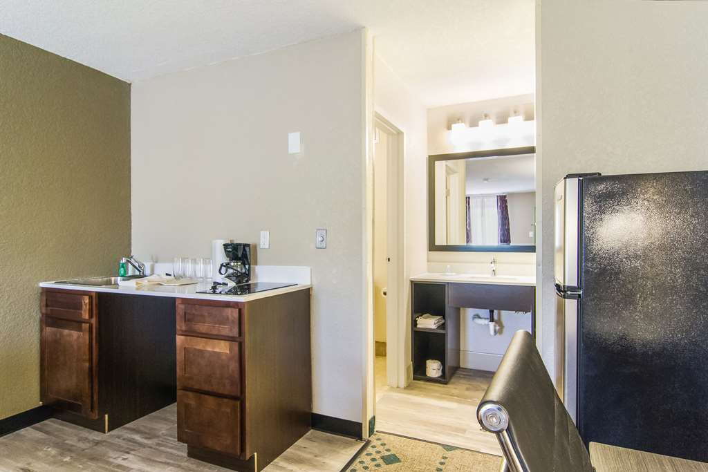 Suburban Studios Hotel Kingsland Near I 95 - photo 19