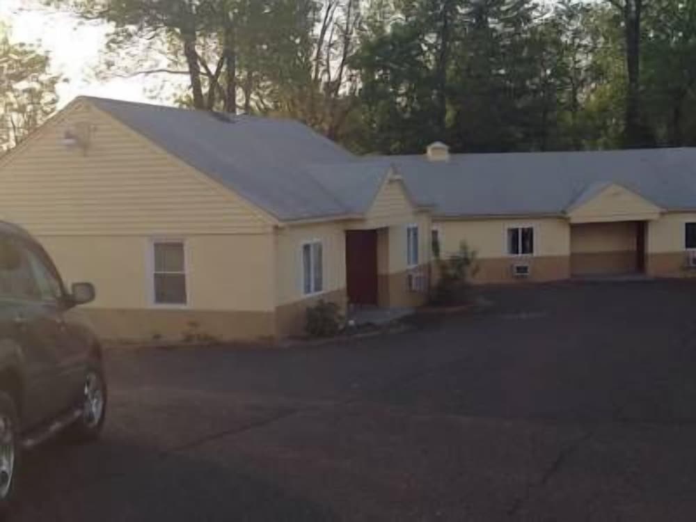 Colonial Village Motel - photo 16