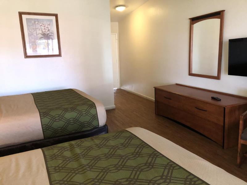 Econo Lodge Inn & Suites Oakland Airport - photo 10