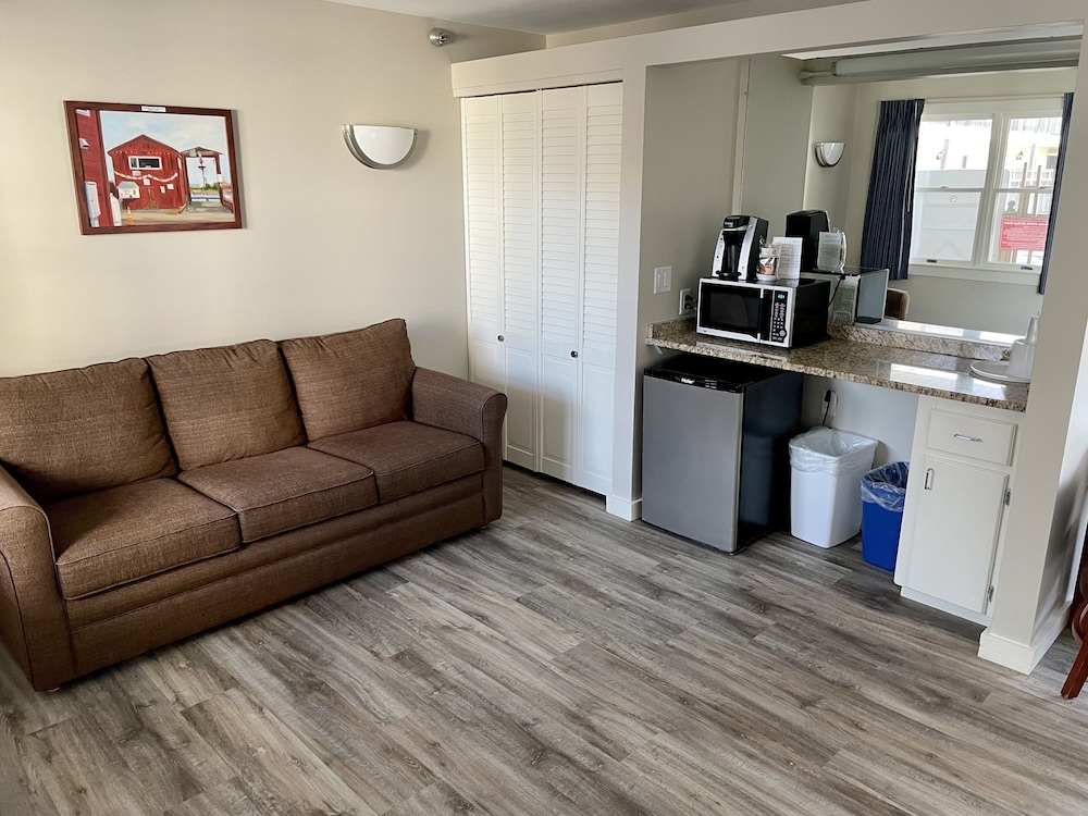 Atlantic Oceanfront Hotel - photo 20