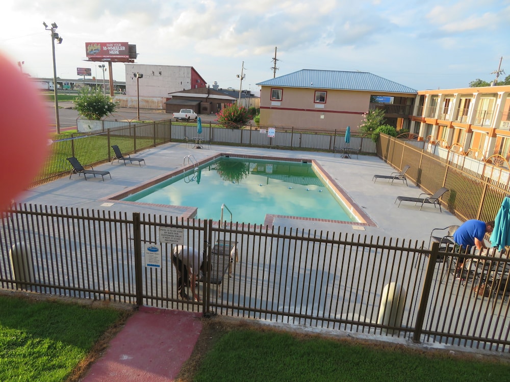 Days Inn by Wyndham Blytheville - photo 54