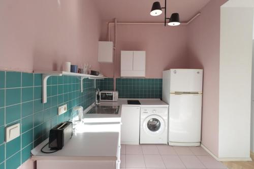 Cozy and Stylish Apt Next to Stamba and Rooms