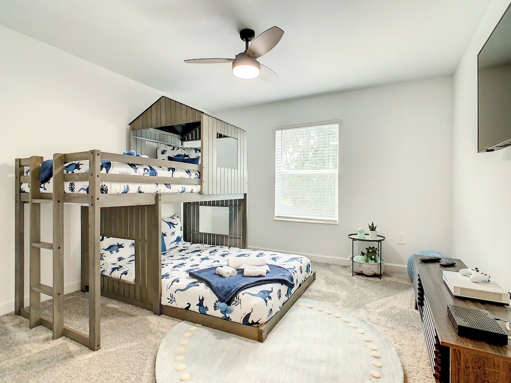 Sophisticated Living at Storey Lake - photo 4
